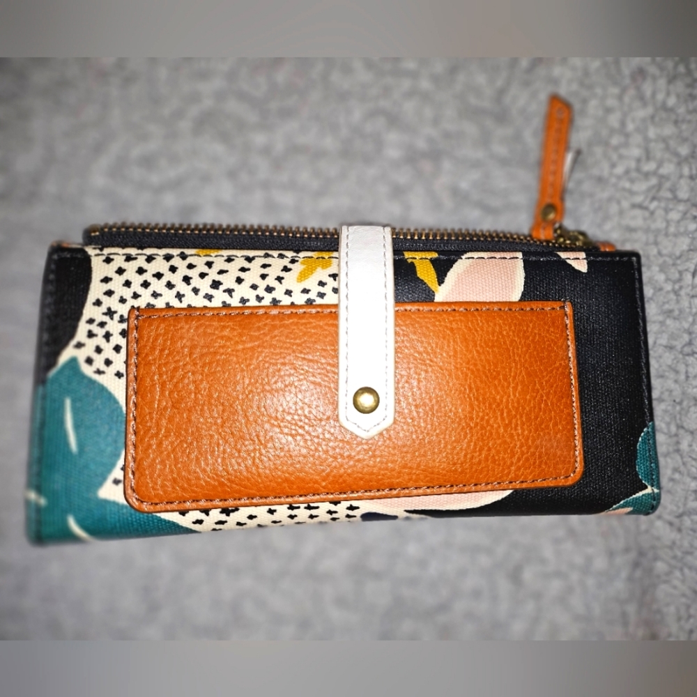 Fossil floral clutch wallet